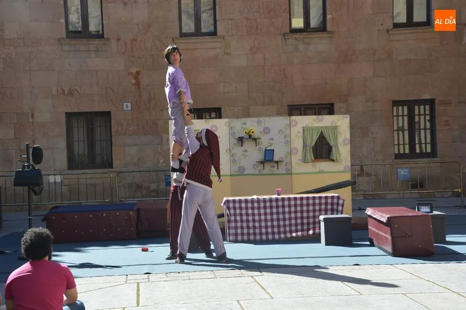 Foto 6 - &lsquo;El Apartamento&rsquo; llena de acrobacias el Patio de Escuelas Mayores  