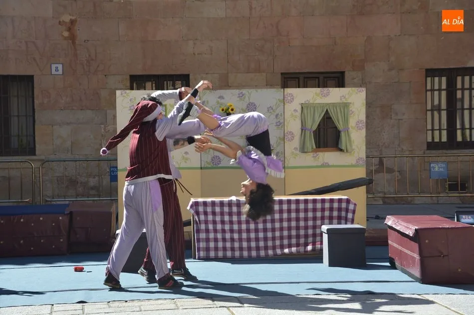 Foto 5 - &lsquo;El Apartamento&rsquo; llena de acrobacias el Patio de Escuelas Mayores  