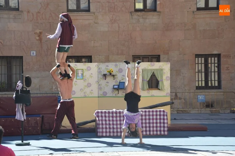 Foto 4 - &lsquo;El Apartamento&rsquo; llena de acrobacias el Patio de Escuelas Mayores  