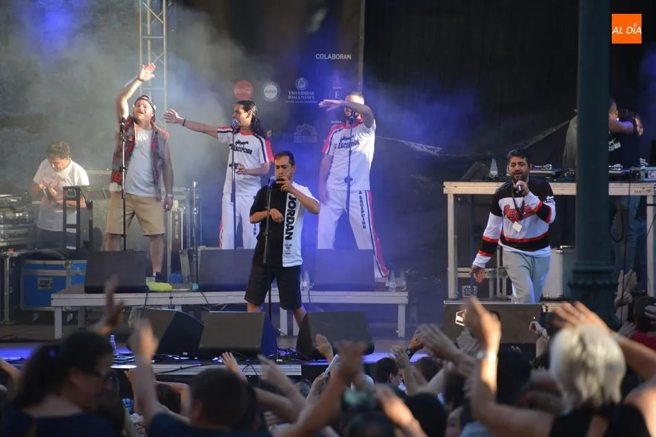 Foto 9 - El p&uacute;blico vibra con el rap de La Excepci&oacute;n en la Plaza de Anaya