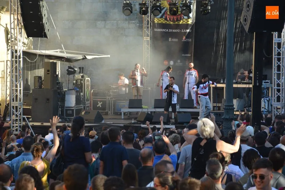 Foto 7 - El p&uacute;blico vibra con el rap de La Excepci&oacute;n en la Plaza de Anaya