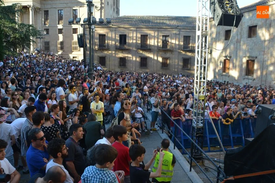 Foto 4 - El p&uacute;blico vibra con el rap de La Excepci&oacute;n en la Plaza de Anaya