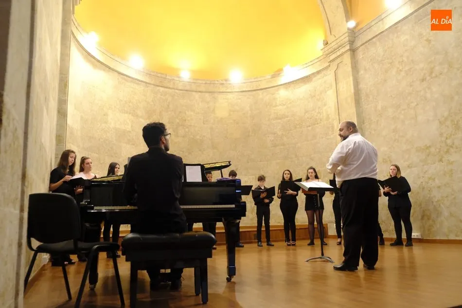 Foto 4 - El Coro Juvenil Ciudad de Salamanca emociona en su concierto de fin de curso  