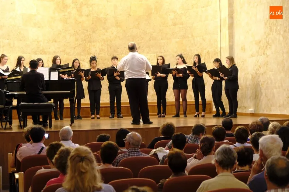 Foto 2 - El Coro Juvenil Ciudad de Salamanca emociona en su concierto de fin de curso  