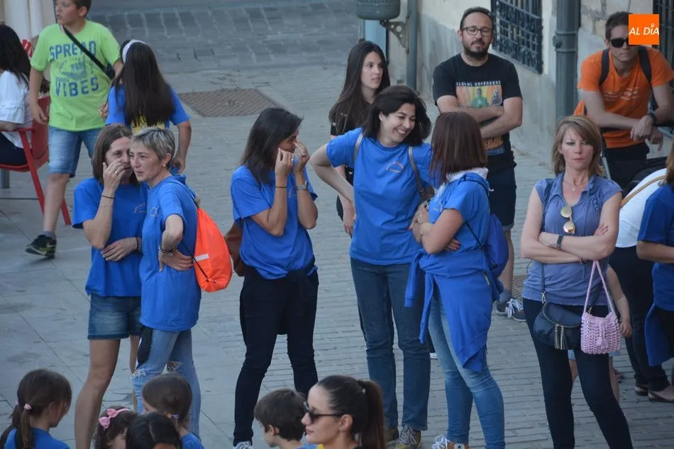 Foto 9 - El preg&oacute;n de los j&oacute;venes de Casjuvi inaugura las fiestas patronales de Villamayor