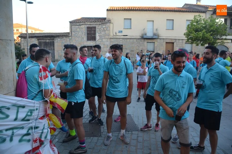 Foto 3 - El preg&oacute;n de los j&oacute;venes de Casjuvi inaugura las fiestas patronales de Villamayor