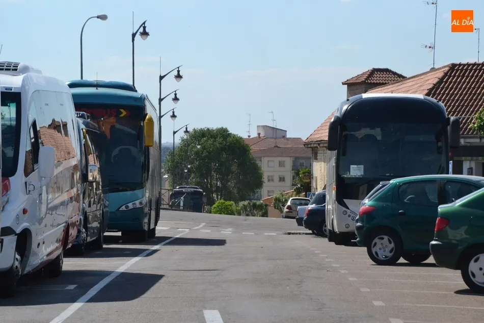 Foto 4 - 1Foto: Doble fila... de autobuses  