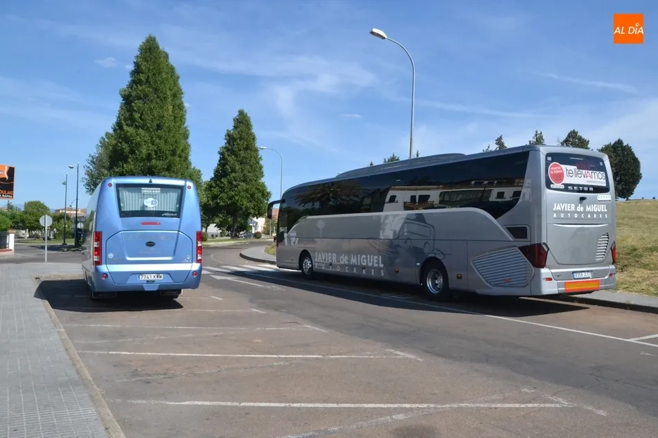 Foto 5 - 1Foto: Doble fila... de autobuses  