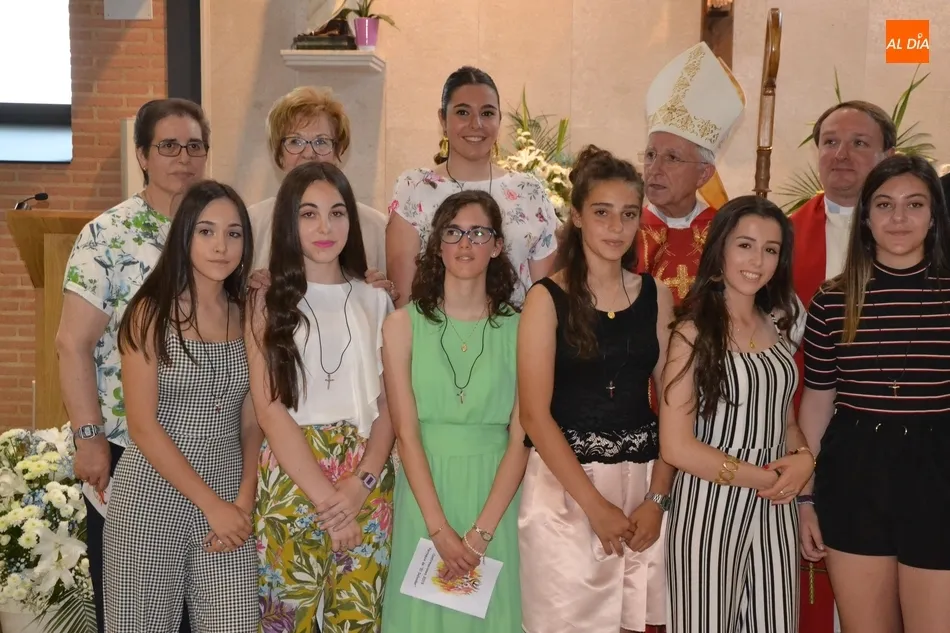 Foto 4 - Jes&uacute;s Garc&iacute;a Burillo confirma a 13 j&oacute;venes en la Parroquia de El Salvador  
