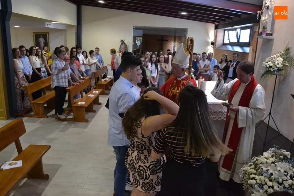 Foto 5 - Jes&uacute;s Garc&iacute;a Burillo confirma a 13 j&oacute;venes en la Parroquia de El Salvador  