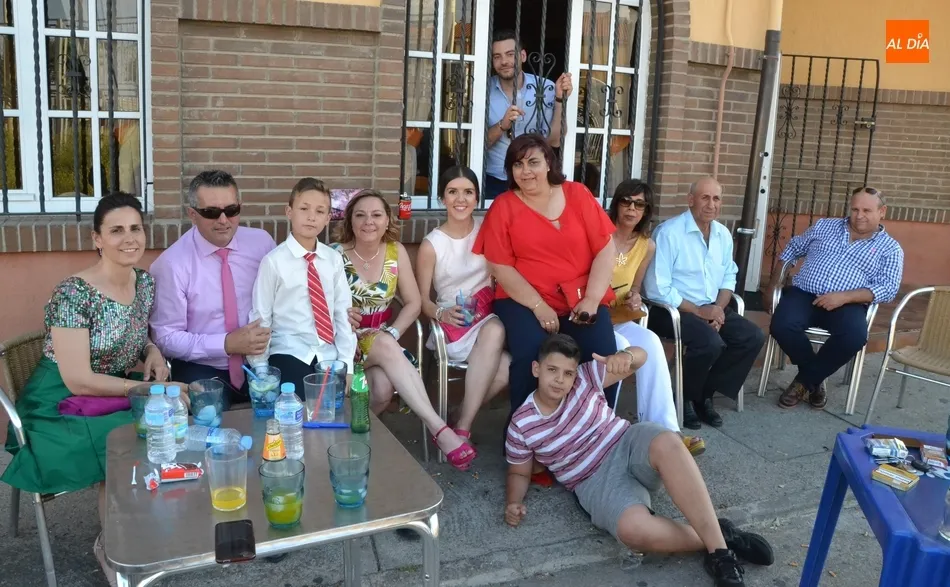 Foto 2 - &Aacute;lvaro re&uacute;ne a su familia con motivo de su Primera Comuni&oacute;n  