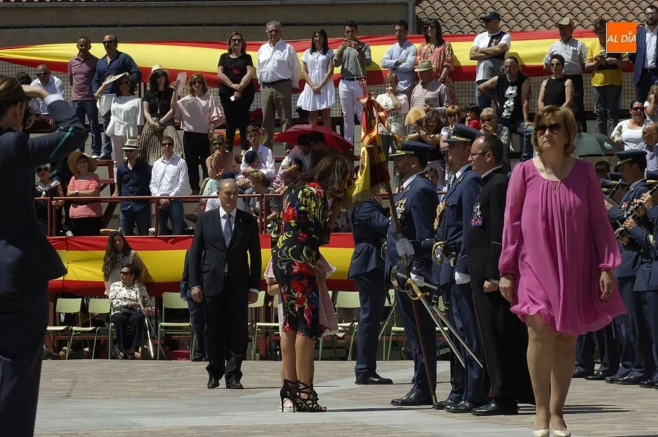 Foto 9 - M&aacute;s de 150 personas muestran su amor a Espa&ntilde;a jurando bandera en La Fuente de San Esteban  