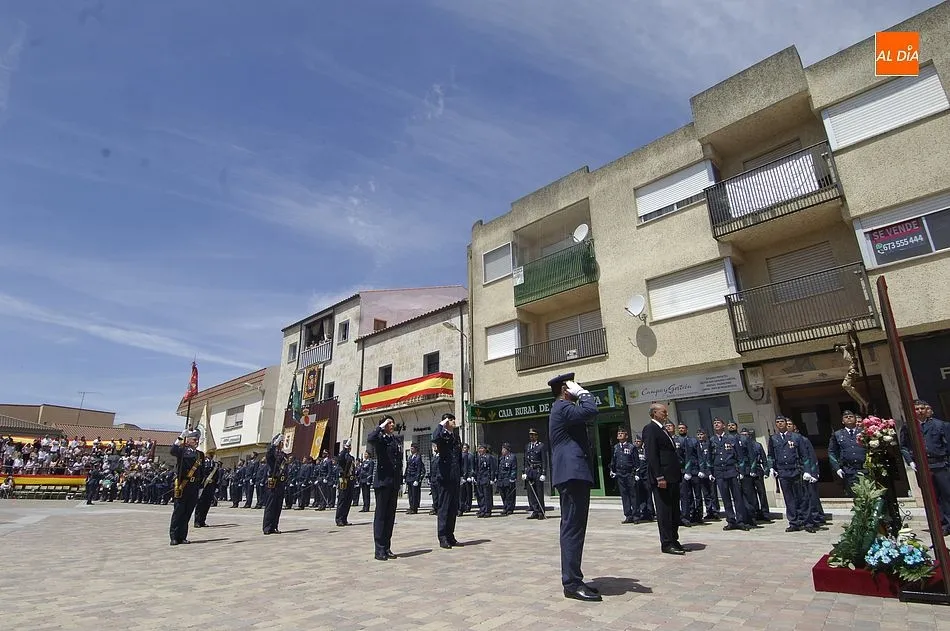 Foto 6 - M&aacute;s de 150 personas muestran su amor a Espa&ntilde;a jurando bandera en La Fuente de San Esteban  