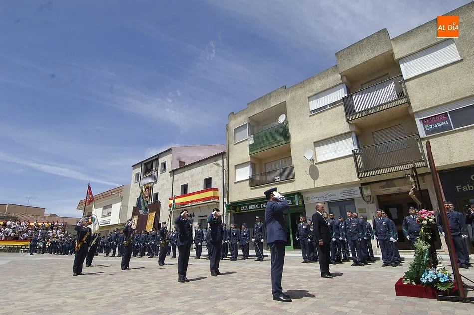 Foto 5 - M&aacute;s de 150 personas muestran su amor a Espa&ntilde;a jurando bandera en La Fuente de San Esteban  