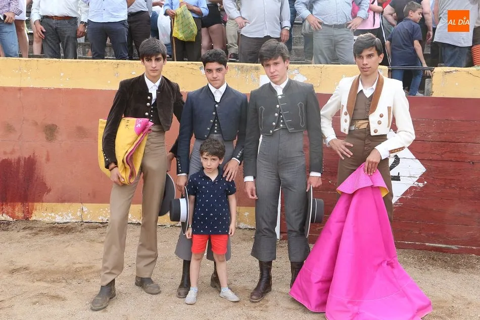 Foto 4 - Todos los novilleros a hombros en la cita de Linares