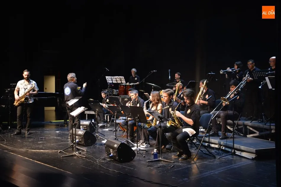 Foto 7 - La Big Band encandila a Salamanca a golpe de jazz