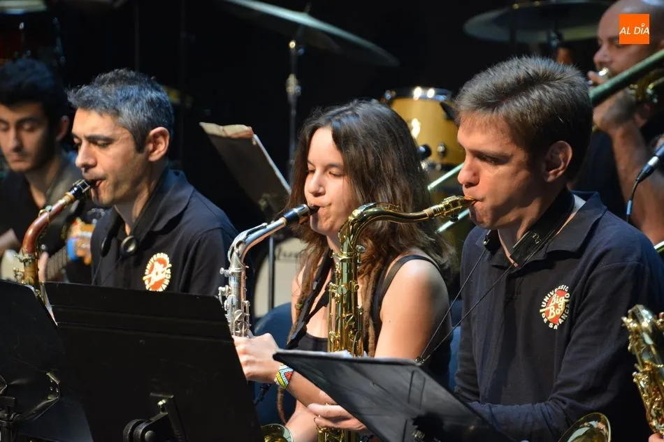 Foto 6 - La Big Band encandila a Salamanca a golpe de jazz