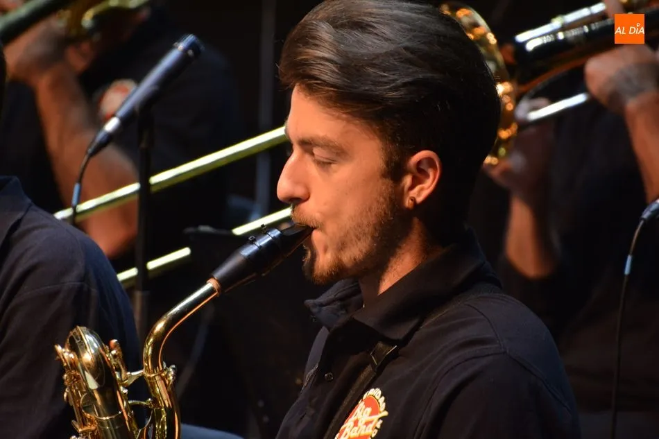 Foto 3 - La Big Band encandila a Salamanca a golpe de jazz