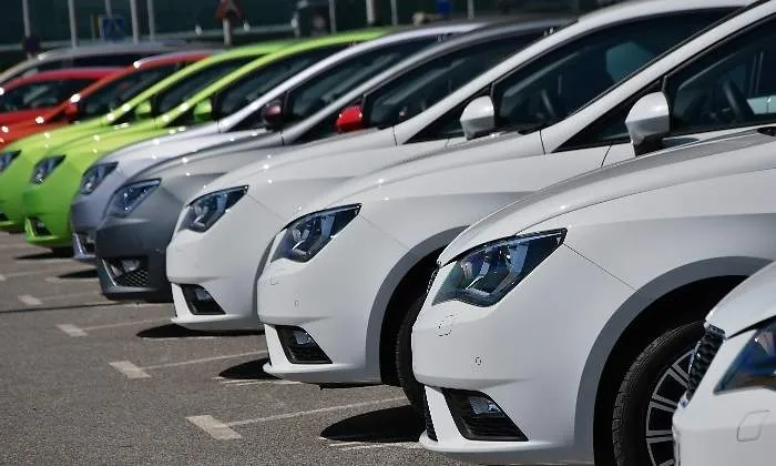 Varios coches de venta / EL ECONOMISTA