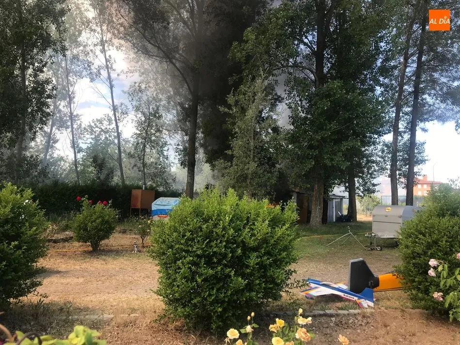 Foto 6 - La oleada de incendios azota a Villamayor en una zona pr&oacute;xima al Parque Tecnol&oacute;gico
