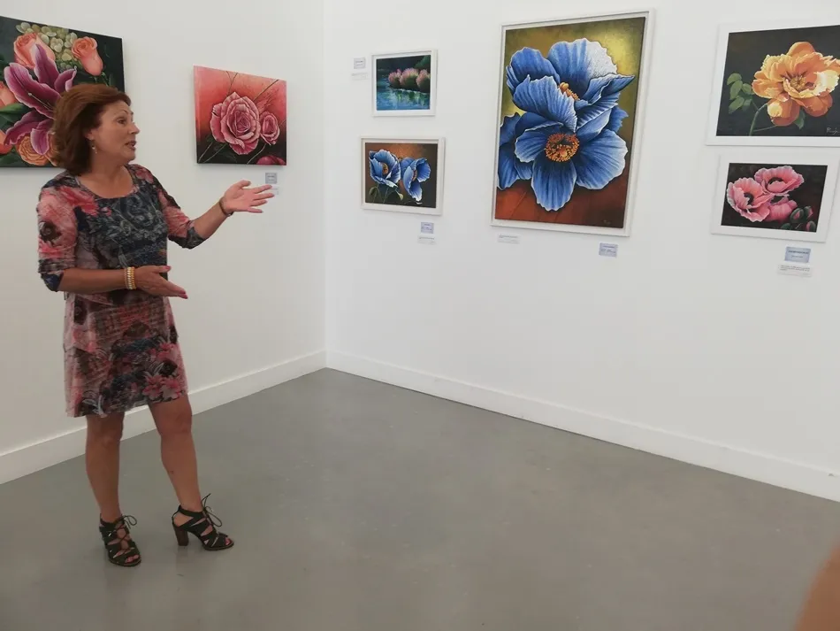 Foto 4 - Pilar Rivero expone su &lsquo;Florilog&iacute;a&rsquo; en el Centro Juli&aacute;n S&aacute;nchez &lsquo;El Charro&rsquo;