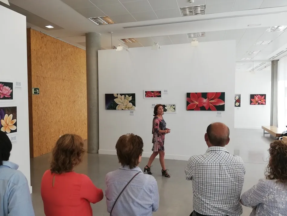 Foto 3 - Pilar Rivero expone su &lsquo;Florilog&iacute;a&rsquo; en el Centro Juli&aacute;n S&aacute;nchez &lsquo;El Charro&rsquo;