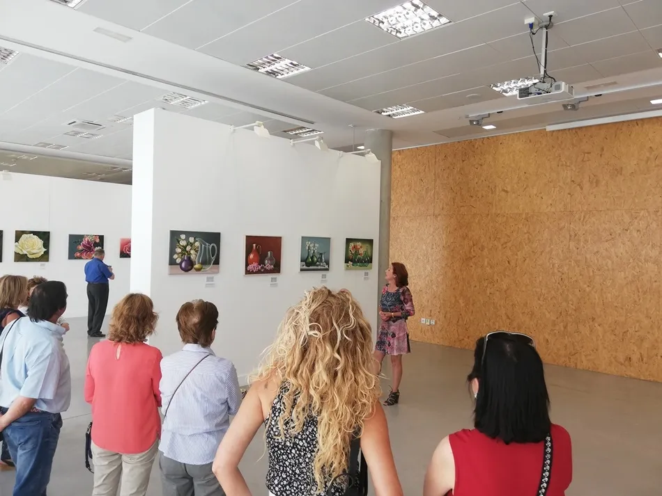 Foto 2 - Pilar Rivero expone su &lsquo;Florilog&iacute;a&rsquo; en el Centro Juli&aacute;n S&aacute;nchez &lsquo;El Charro&rsquo;
