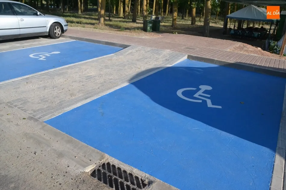 Foto 7 - Culminada la conversi&oacute;n del gran parterre de la Avenida de La Concha en plazas de aparcamiento  