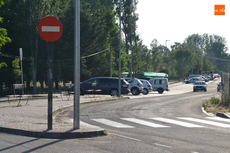 Foto 2 - Culminada la conversi&oacute;n del gran parterre de la Avenida de La Concha en plazas de aparcamiento  