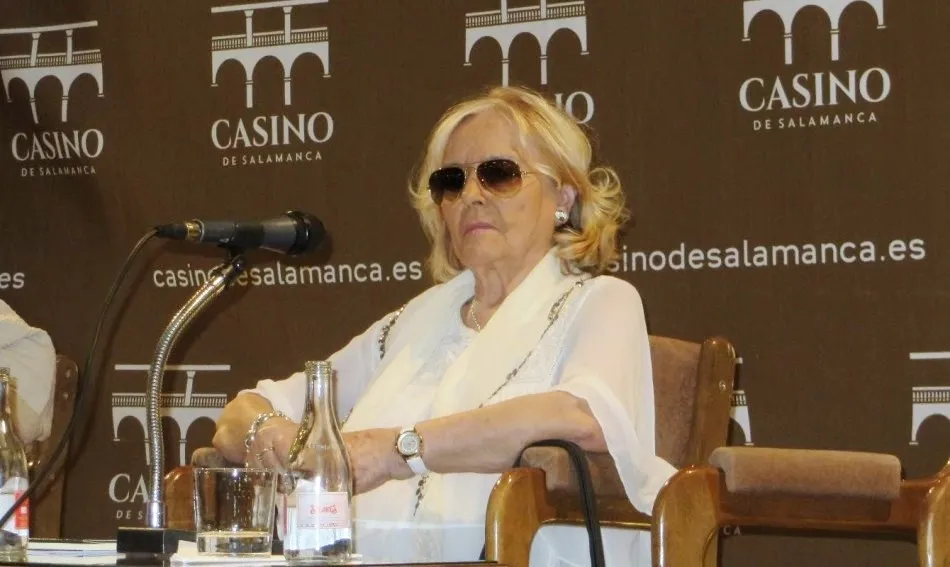 Foto 10 - Los versos de Araceli Sag&uuml;illo, J. A. Valle Alonso y Santiago Redondo envuelven al Casino