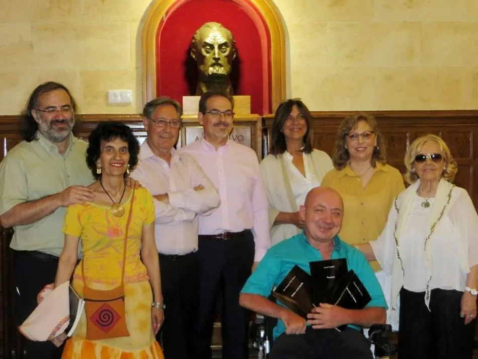 Foto 3 - Los versos de Araceli Sag&uuml;illo, J. A. Valle Alonso y Santiago Redondo envuelven al Casino