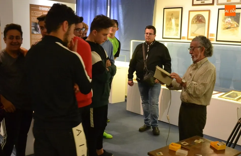 Foto 4 - Jer&oacute;nimo Prieto desvela sus trucos pict&oacute;ricos a los alumnos de Secundaria  