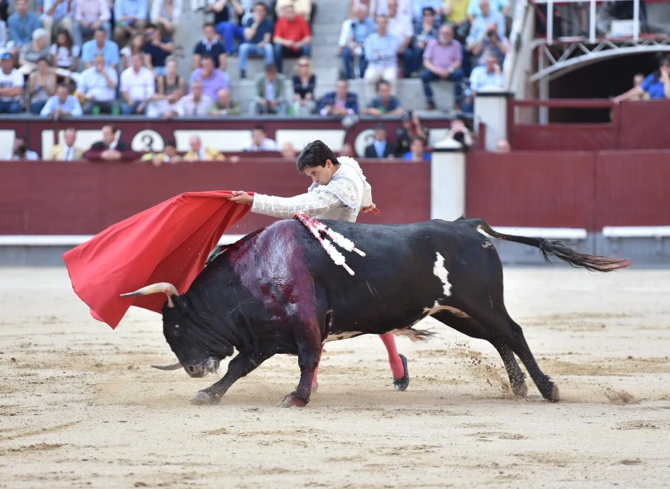 Foto 3 - Una corrida para el olvido de Las Ramblas imposibilita el triunfo de Juan del &Aacute;lamo