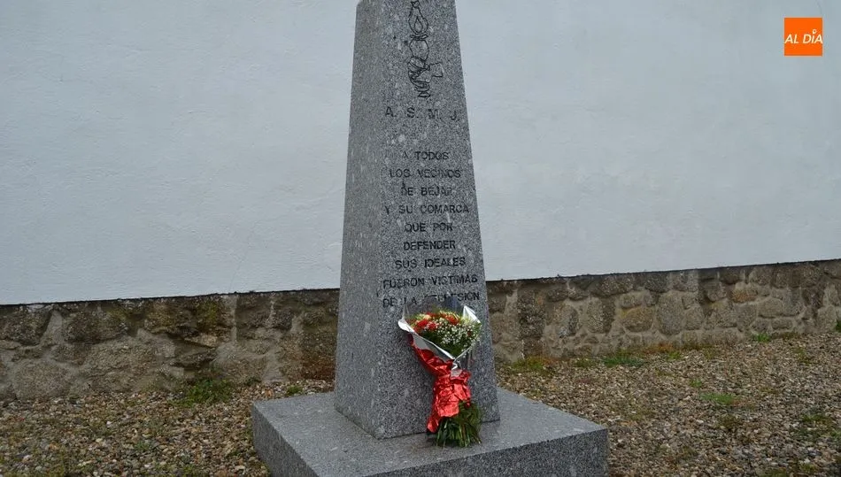 Monumento a los caídos en la entrada del cementerio de Béjar