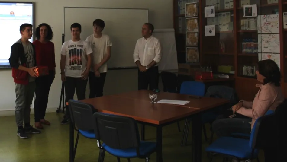 Foto 2 - Alumnos del Fray se llevan el 2&ordm; premio del Concurso Escolar de V&iacute;deos sobre los peligros de...