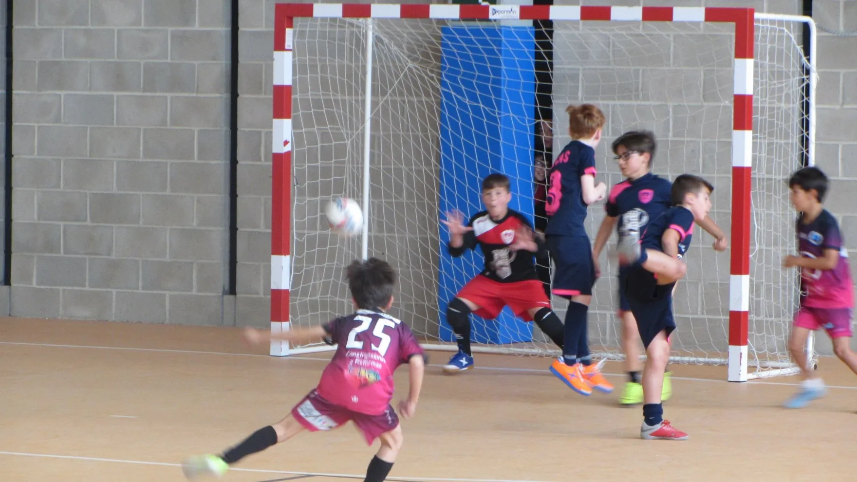 Foto 4 - P&oacute;quer del Salamanca F&uacute;tbol Sala en las Copas Benjam&iacute;n y Alev&iacute;n Asafusa