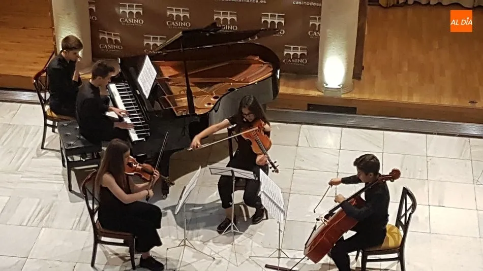 Foto 11 - El Cuarteto Quattro y la violinista Isabel Echarri protagonizan un magn&iacute;fico concierto en el Casino