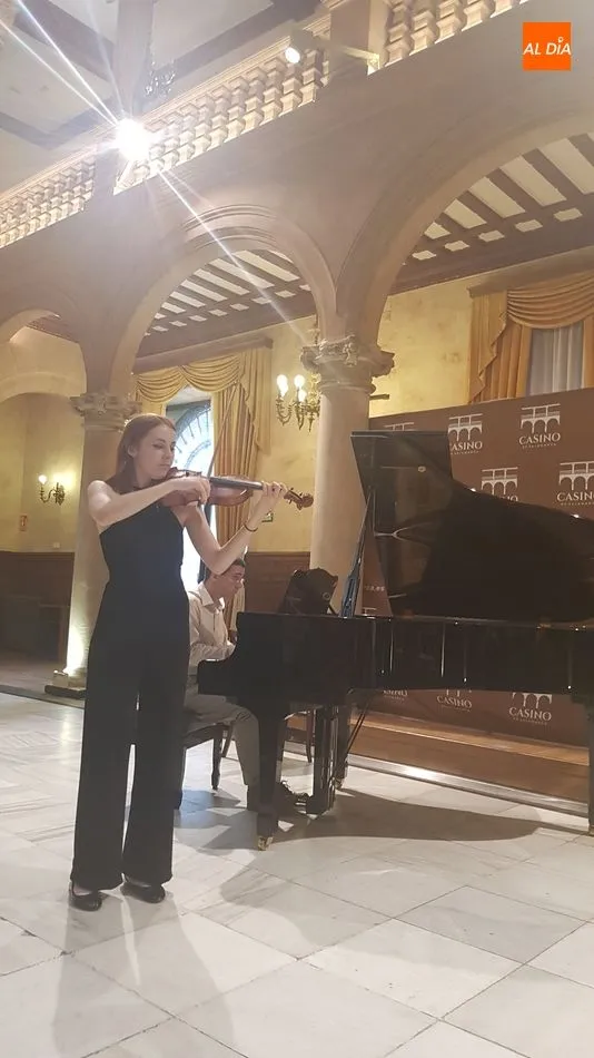 Foto 2 - El Cuarteto Quattro y la violinista Isabel Echarri protagonizan un magn&iacute;fico concierto en el Casino