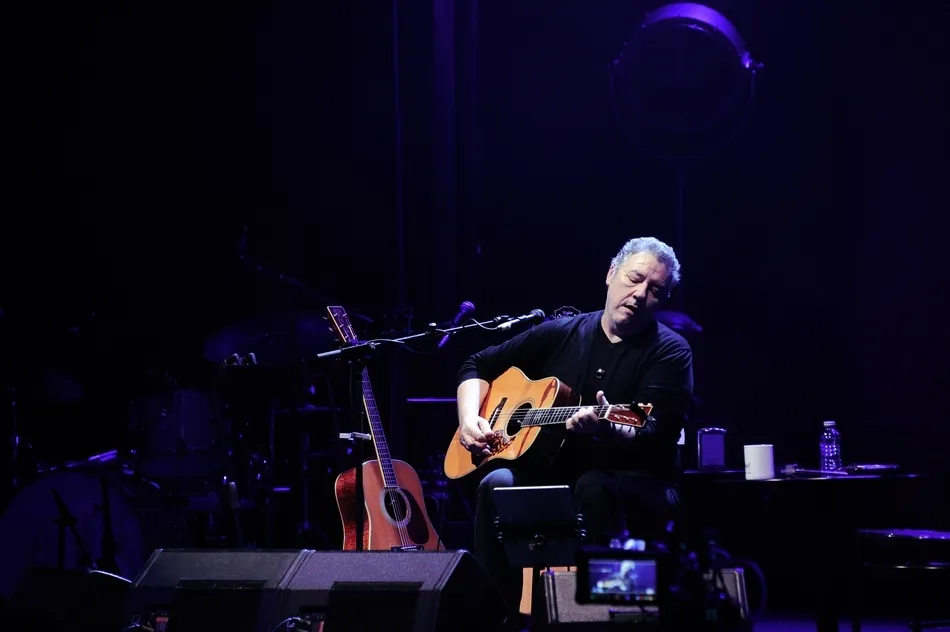 Carlos Goñi, en concierto con Básico IV. Foto: Irene Bernad