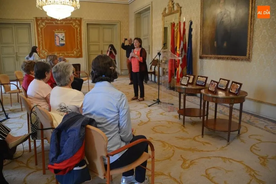 Foto 10 - El Ayuntamiento homenajea a las mayores que trabajan como voluntarias con personas dependientes