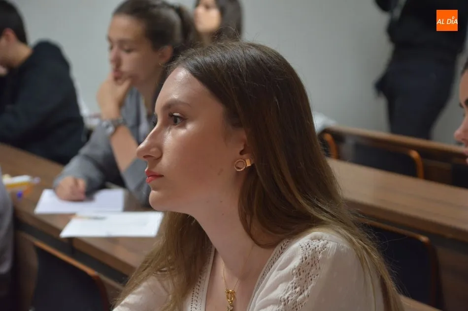 Foto 10 - Nervios e ilusi&oacute;n en el comienzo de la EBAU para 1.402 estudiantes en Salamanca