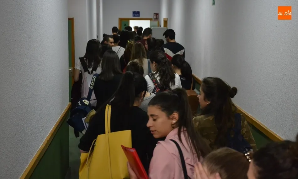 Foto 2 - La gestaci&oacute;n subrogada y la ortograf&iacute;a, temas de apertura de una Selectividad con 64 aspirantes  