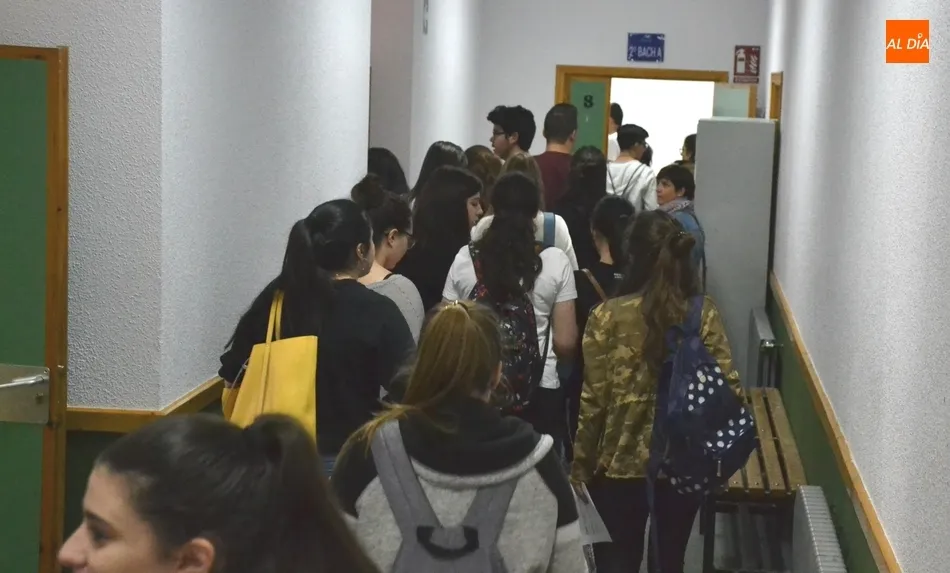 La gestación subrogada y la ortografía, temas de apertura de una Selectividad con 64 aspirantes  