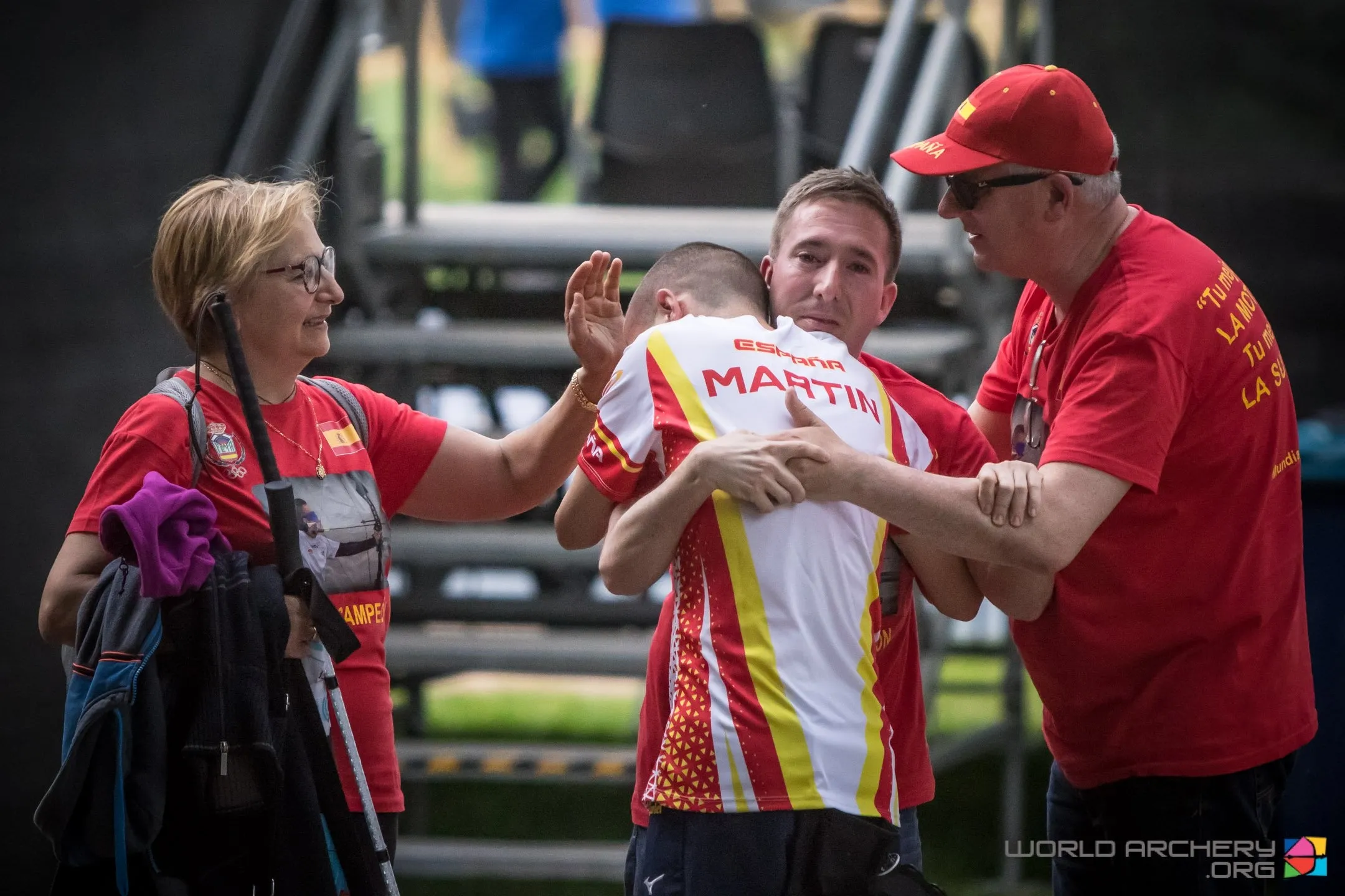 Daniel Martín celebra la medalla de bronce