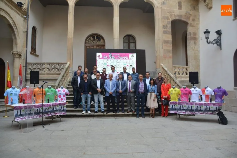 La Diputación de Salamanca acogió esta tarde la presentación de la Vuelta Ciclista a Salamanca. Foto de Lydia González