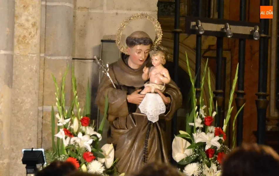 Foto 5 - En marcha con un amplio n&uacute;mero de asistentes la novena en honor a San Antonio de Padua  