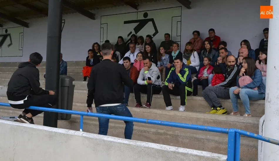 Los responsables del Miróbriga Campus explican a progenitores interesados cómo será la actividad ...