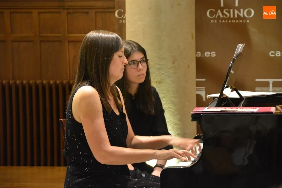 Foto 8 - Recital de fin de estudios de Alberto Esteban y Luc&iacute;a Mag&aacute;n en el Casino&nbsp;  