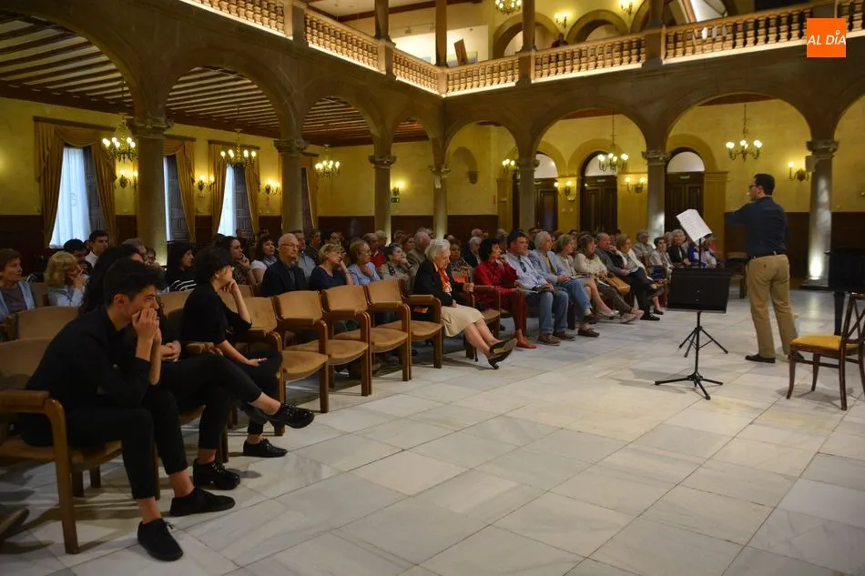 Foto 5 - Recital de fin de estudios de Alberto Esteban y Luc&iacute;a Mag&aacute;n en el Casino&nbsp;  