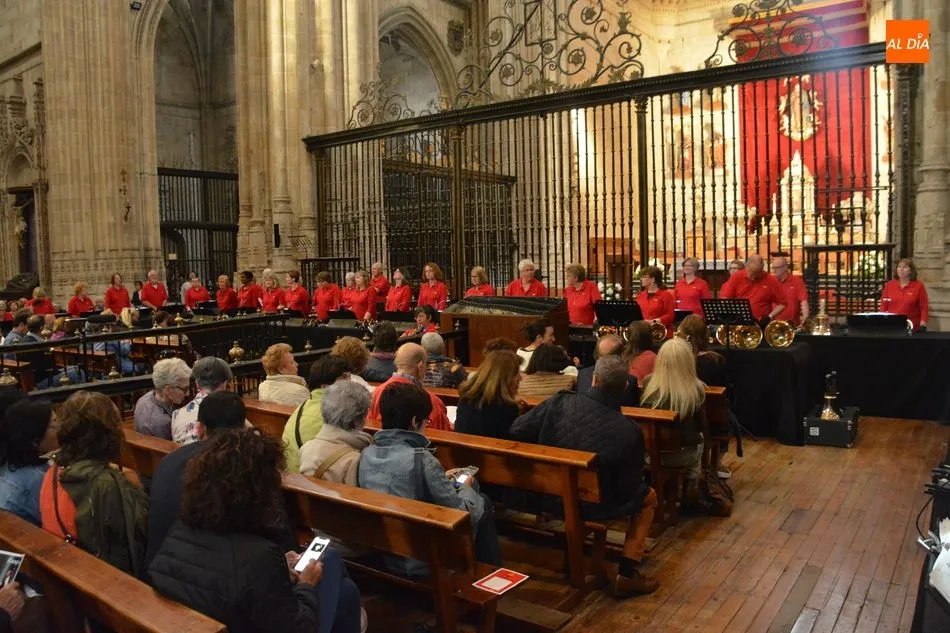 La Catedral acoge un novedoso concierto internacional de campanas de mano  